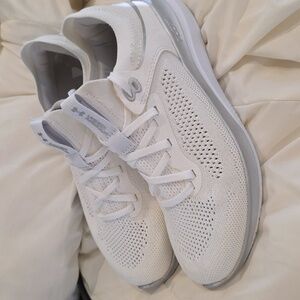 Under Armour Wmns Flow Synchronicity 'White Metallic Silver'